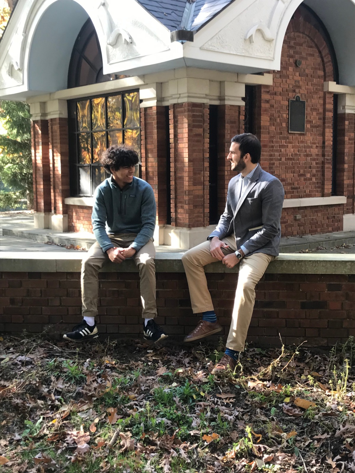 Nexu team talking with a happy client